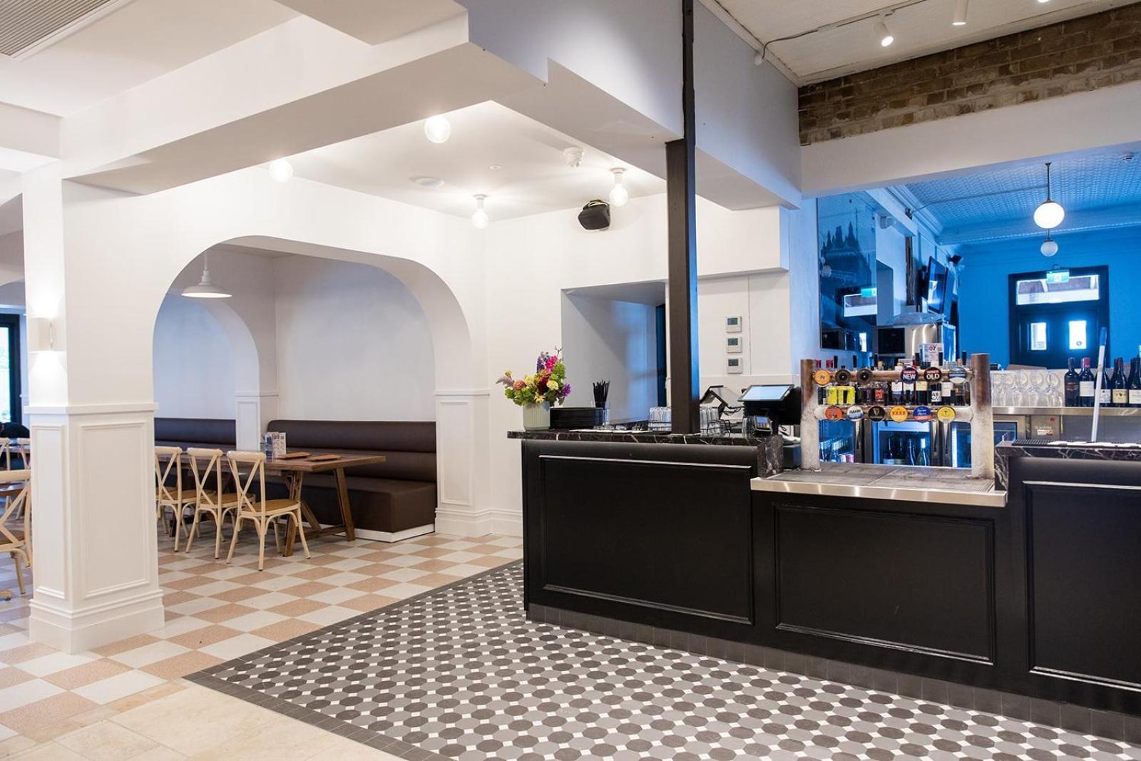 Bellbird Hotel Сеснок Екстериор снимка