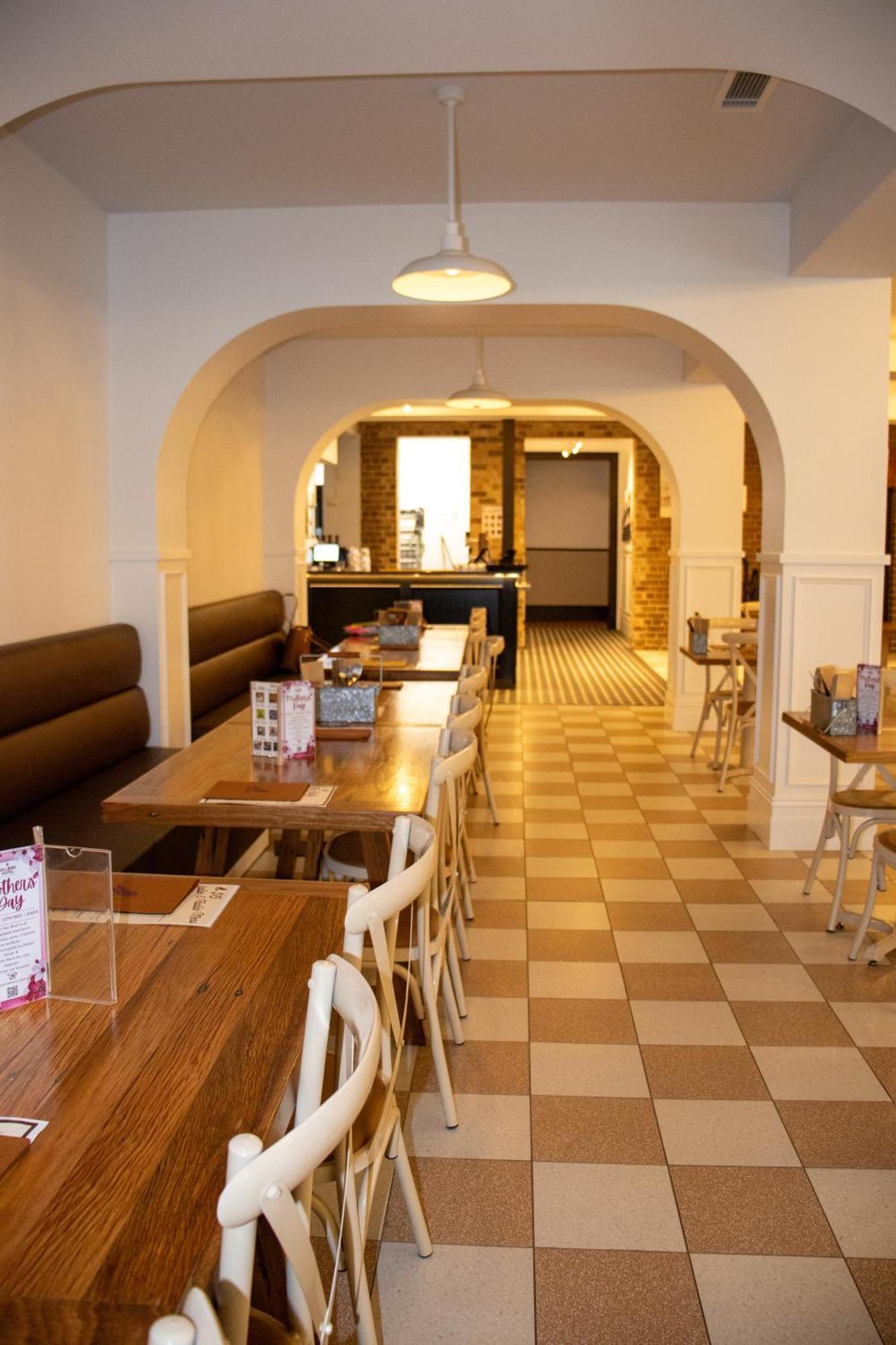 Bellbird Hotel Сеснок Екстериор снимка