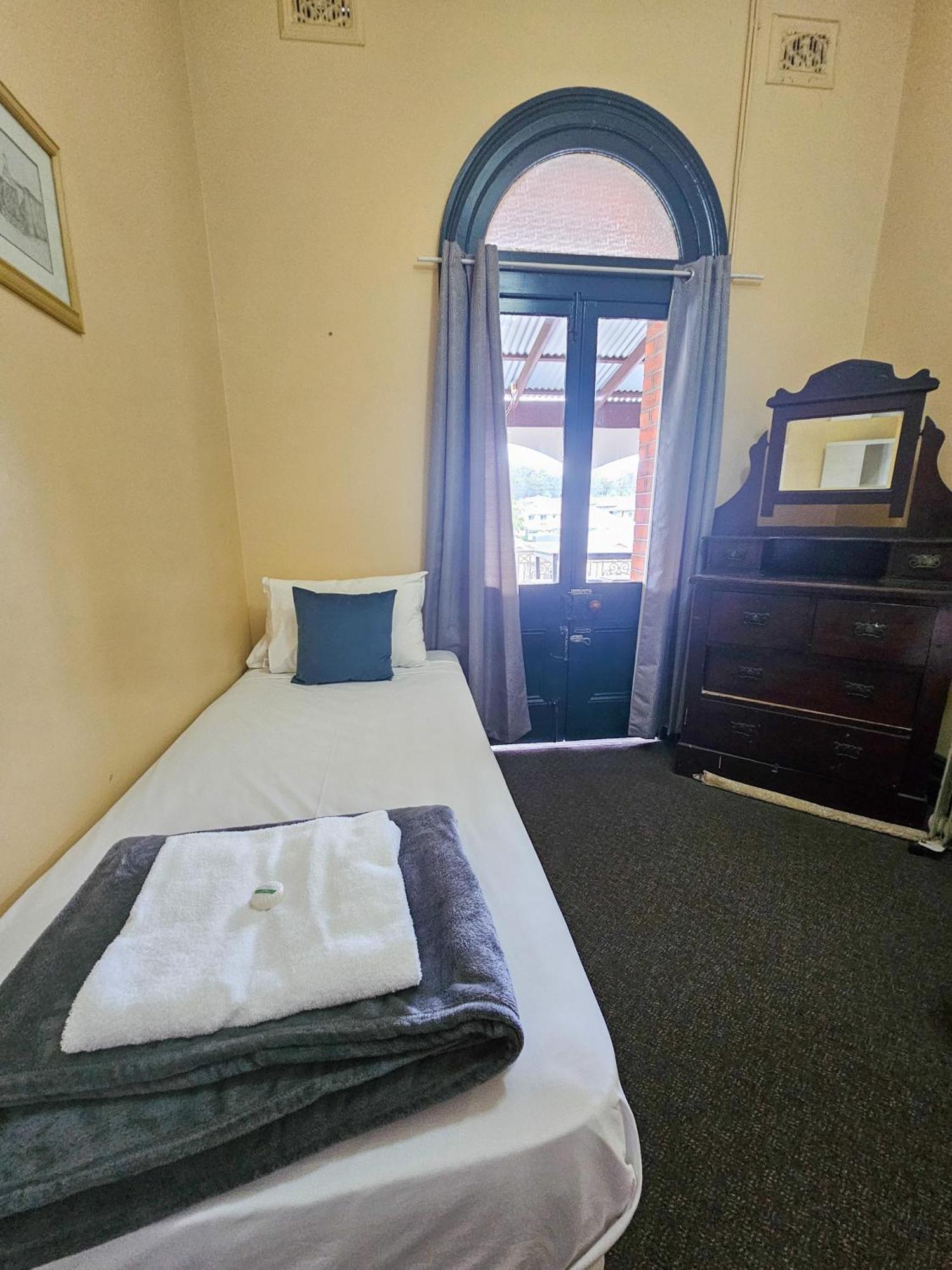 Bellbird Hotel Сеснок Екстериор снимка
